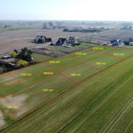 Działka na sprzedaż